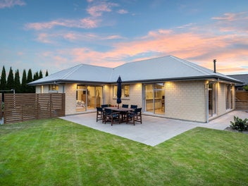 Immaculate home, cul-de-sac location