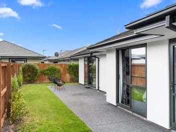Hot Property - Heated Floors & More!