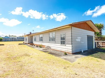 A rare opportunity awaits (leasehold land)