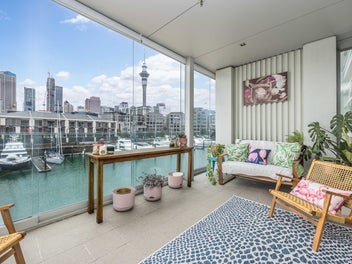 BUILT TO LAST - PEACEFUL WATERFRONT 3BRM