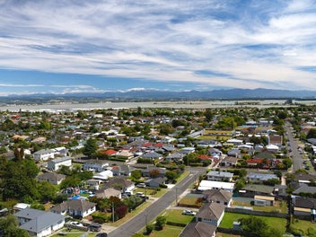 Sun-Soaked Living In A Family-Friendly Location!