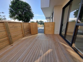 Freehold Freestanding 5 Bedrooms Family Homes