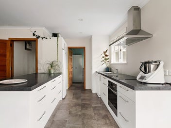 Charming Renovated Family Home!