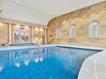 FREEHOLD BIG CITY HOME & CARPARK NEAR WATERFRONT