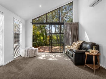Perfectly Positioned & Packed with Features!