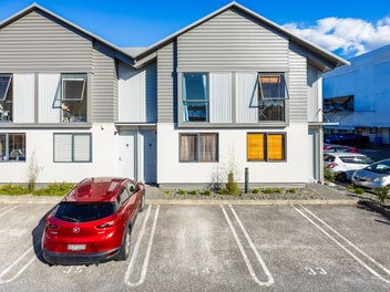 HOT BUY in Mt Wellington - 2-Bed Gem!