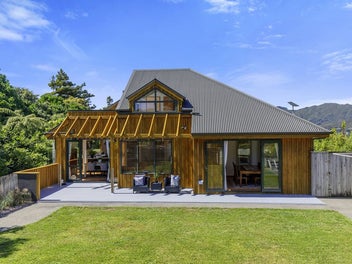 Private setting, for this Spacious Modern Home