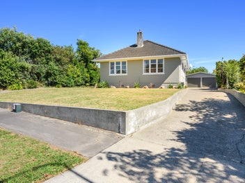 Must See Family Home in Roslyn!