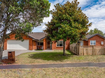 Brick & Tile- Home & Income in Botany College Zone