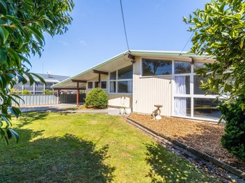 Move-In ready! Act fast - this one won't last!