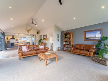 Immaculate Home On Gimbal