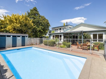 Lifestyle Haven in the Heart of Town