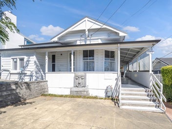 Exceptional Opportunity in Prime Parnell Location