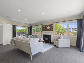 Four beds, multiple living - double glazed!