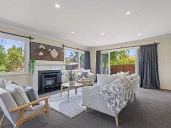 Four beds, multiple living - double glazed!