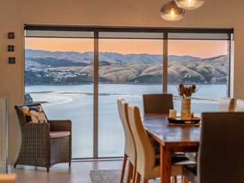 Ultimate Dream Home & Income - Breathtaking views!