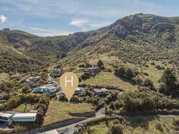 Executive Hyllton Heights- Your Slice of Paradise