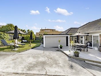 Single-level living with breathtaking views