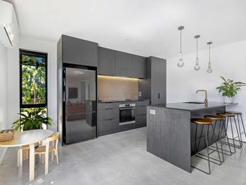 Contemporary Luxury in Waiwhakaiho!