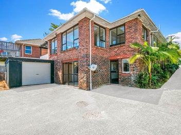 BRICK & TILE – READY TO MOVE IN!