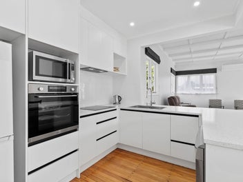 PRIVATE, SECURE, SUNNY, RENOVATED
