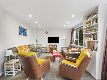 Lyall Bay Stunner - Versatile Character