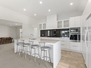 Modern, Spacious & Sun-Soaked - A Woodridge Gem!