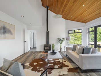 Expansive Backyard & Rangitoto School Zone