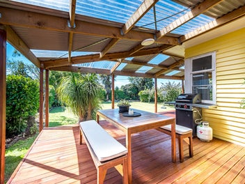 Ultimate Family Home, Spacious & Private!