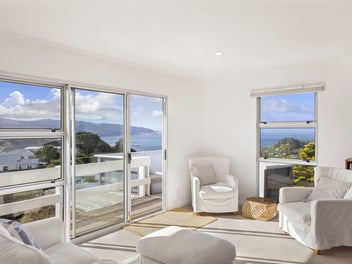 EXCEPTIONAL SEA VIEWS AND STUNNING SUNSETS