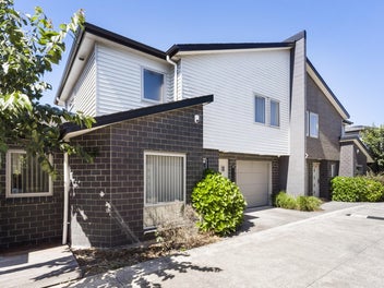 Modern Takanini Living - Selling below C.V