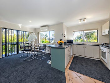 4 bedroom Double Garage
