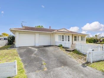 Charming Home in Pakuranga Heights - Auction!