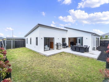 SEPARATION SALE + FREEHOLD 4 Bedroom + 2 Bath