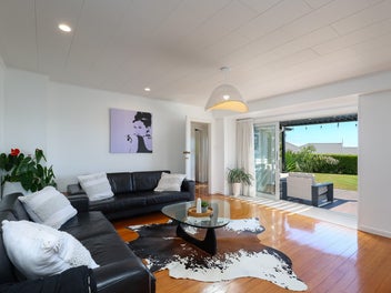 Private Modern Oasis with Sea Views