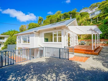 LIGHT, BRIGHT, PRIVATE & SPACIOUS
