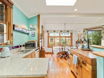LARGE CHARACTER FAMILY HOME