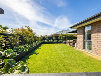 Elegant Family Oasis!