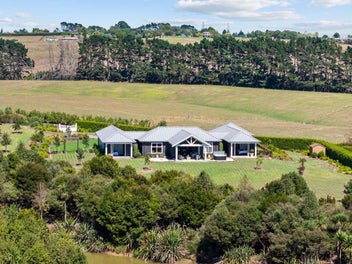 Modern Elegance in Private Setting