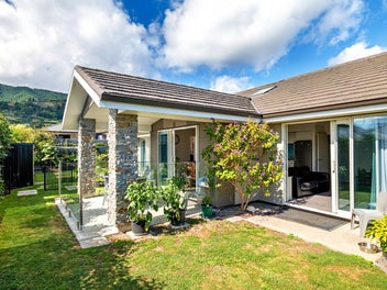 Exquisite Family Home with Large Garaging!