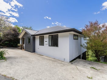 Stylish starter with stunning views!