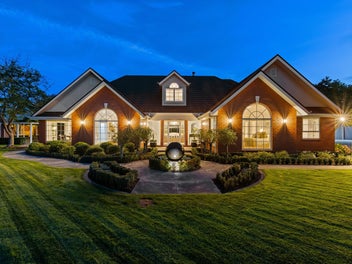 Grand Country Estate on Clarkville's Golden Mile