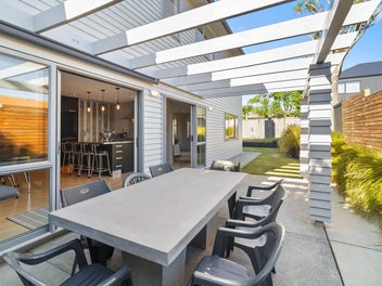 Your Contemporary Oasis | Professionals
