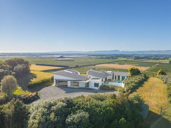 Architectural Designed Home with Spectacular Views