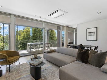 Price Reduced - Views, lifestyle, luxury