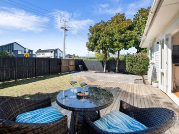 Cosy, Renovated Bungalow in a Prime Location