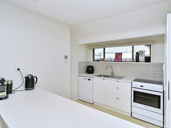 * UNDER OFFER * Great Location Close To Town