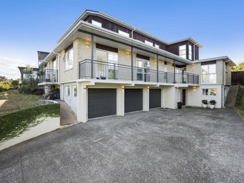 Superb Living for Large/Extended Families
