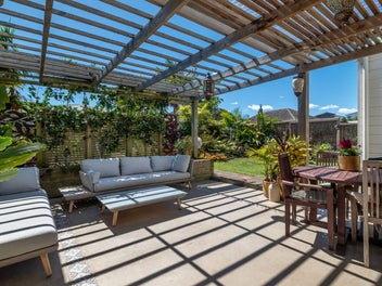 Low Maintenance Sunny and Bright - Seaward Side!