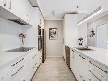 Effortless living, 10min walk to Orewa Beach